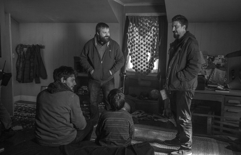 Fugit, Kirkman, Gabriel Bateman (back turned), and Wingard (Photo: Niko Tavernise/Fox)